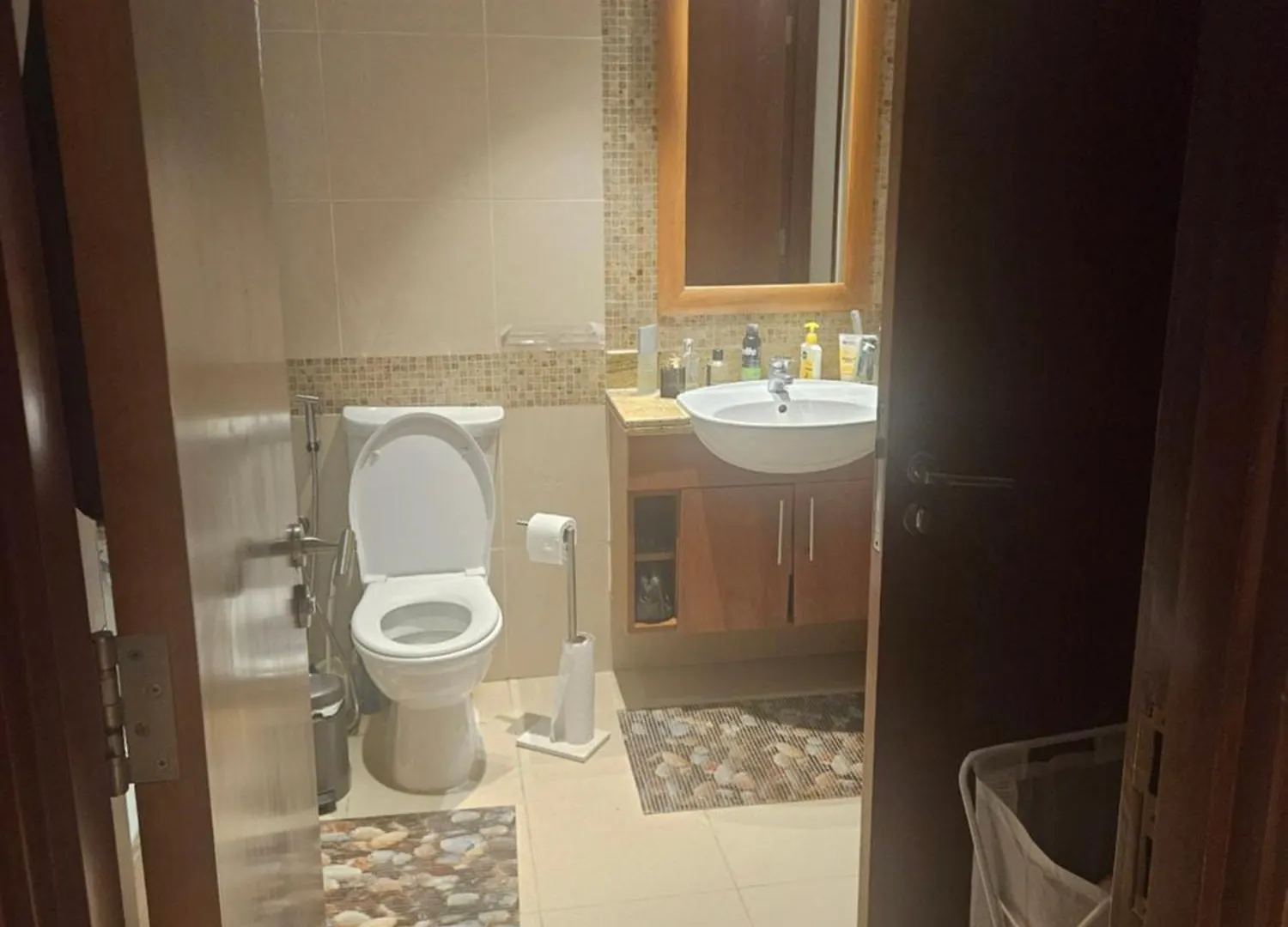 Lake View Dubai Homestay